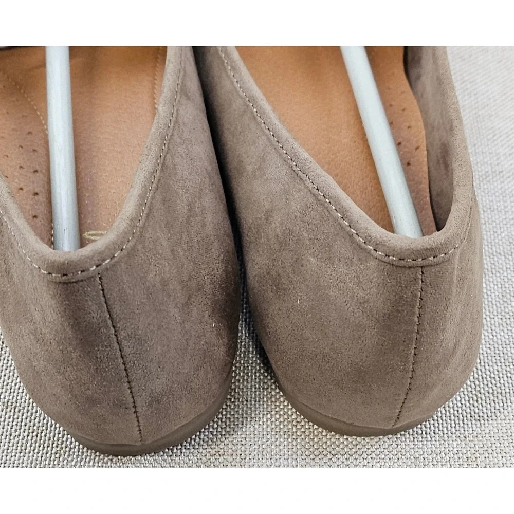 Revel Girls Darcy Moccasin Flats Taupe Faux Suede Loafers Bow Detail Size 4 - Picture 4 of 10